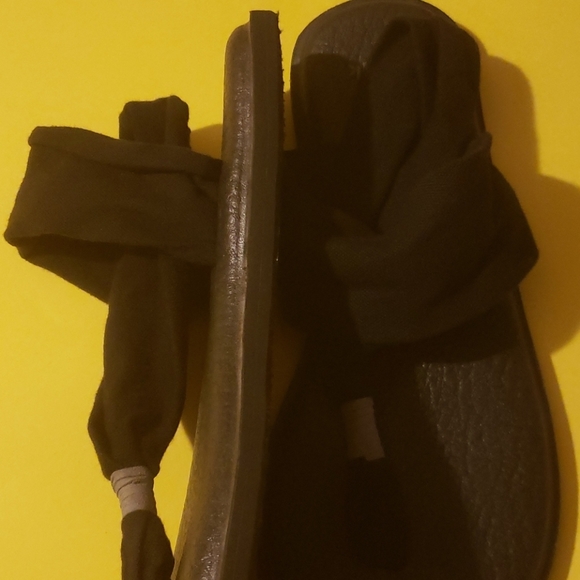 SANUK SANDALS - Picture 3 of 7